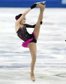 李子君花样滑冰视频,优雅舞动，绽放冰上风采